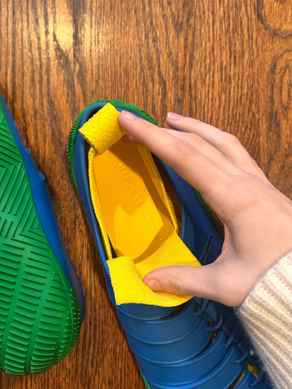 Bottega Veneta Rubber Green & Blue Lace-Up Water Shoes - Picture 8 of 9